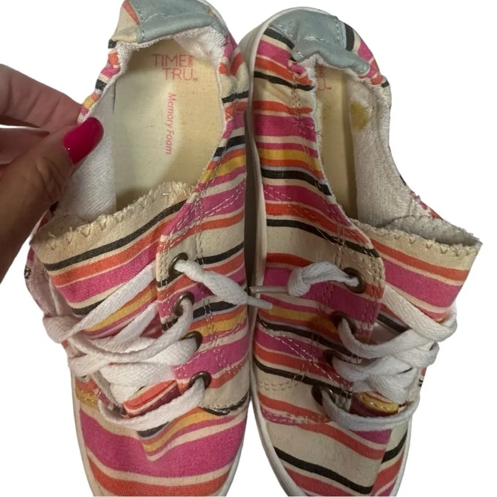 2 Pair TIME and TRU Memory Foam Canvas Sneakers Size 7